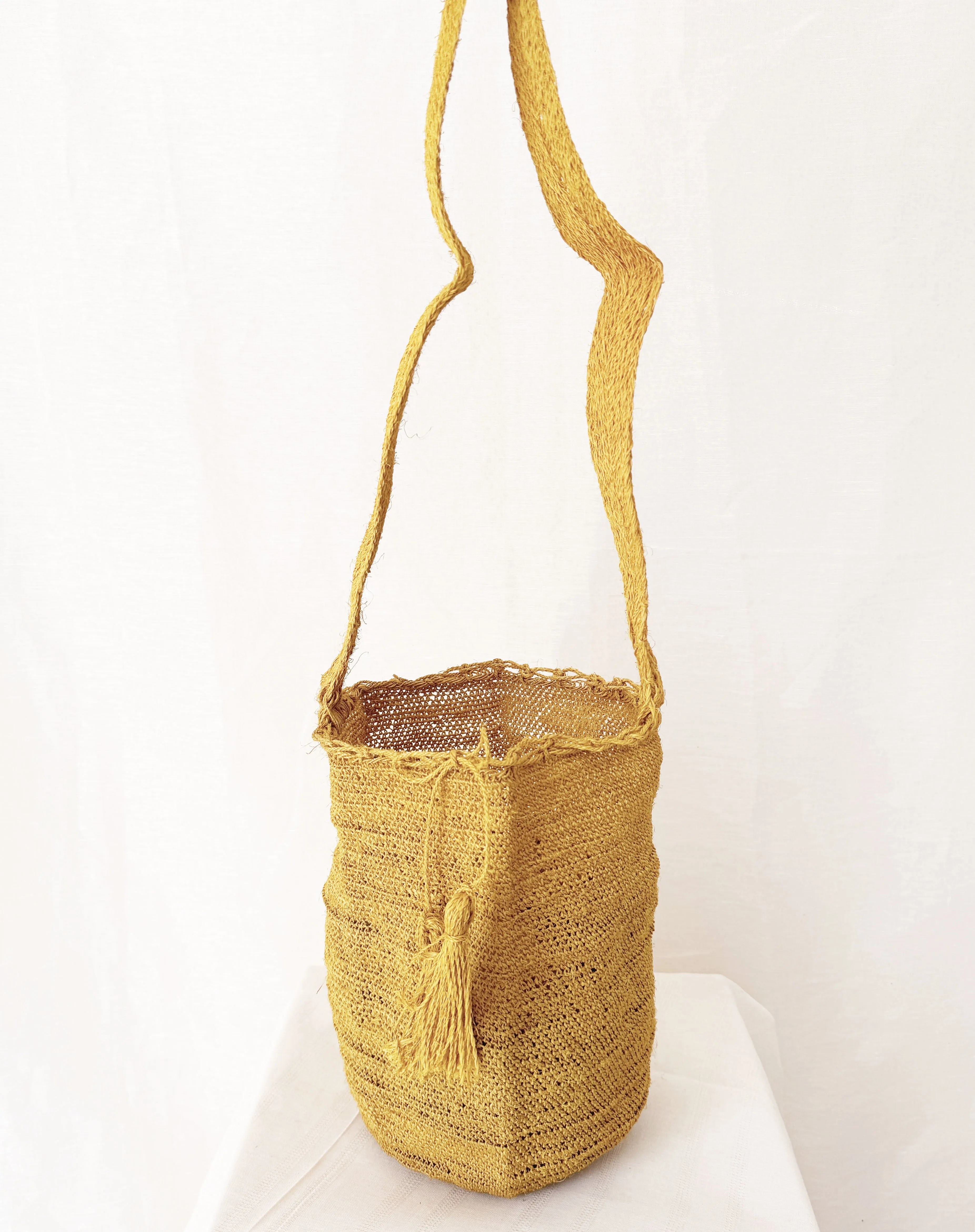 THE HIPPIE RAFIA BAG MUSTARD